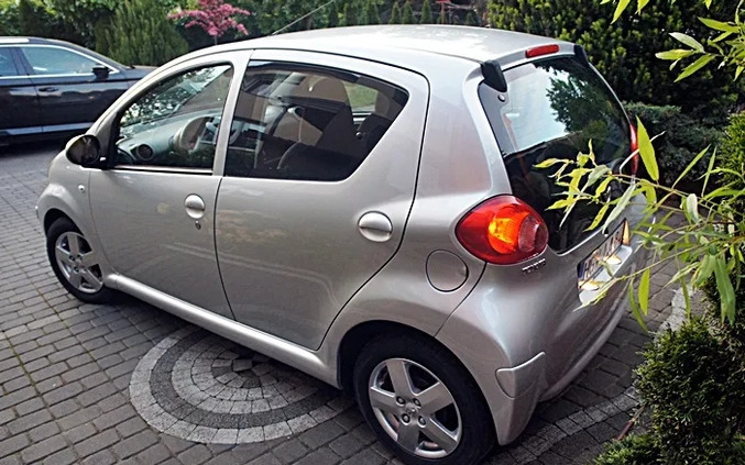 Toyota Aygo cena 14999 przebieg: 111000, rok produkcji 2006 z Raciąż małe 326